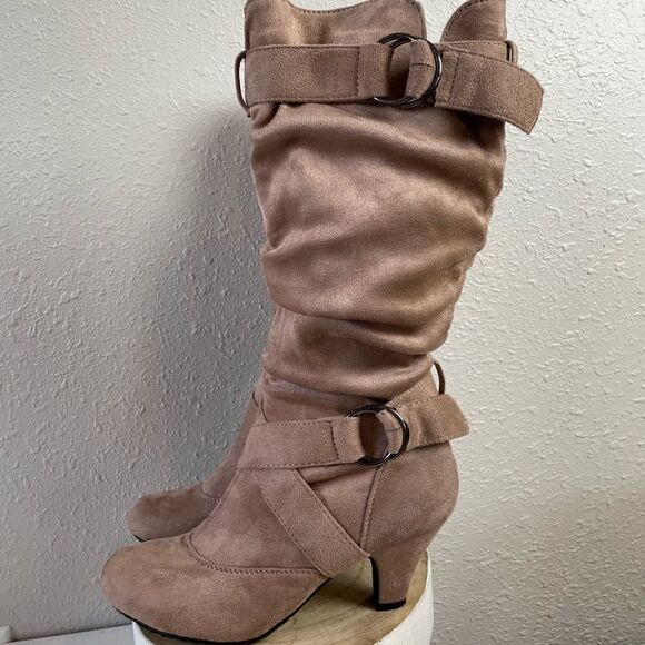 Forever Brown Soft Suede Heeled Boots Size 7.5 EUC - Picture 1 of 7